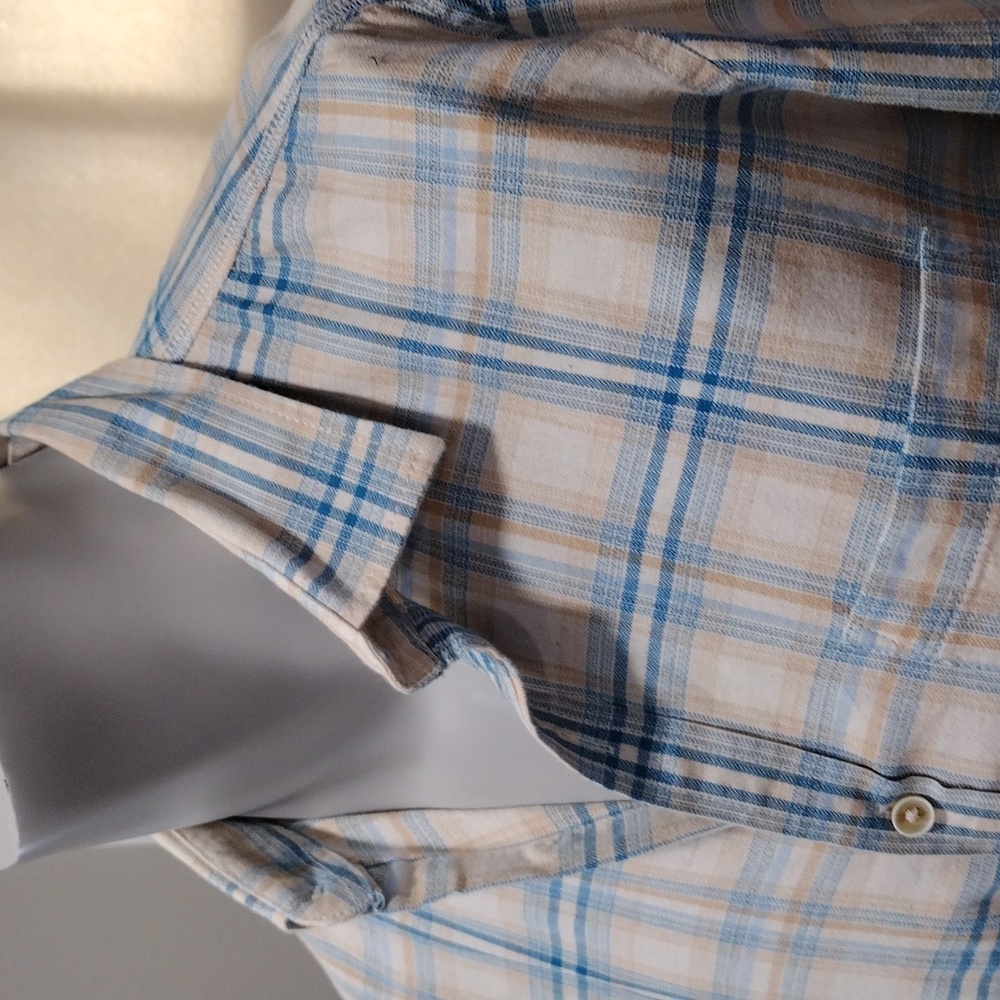 Peter England mens cream and blue plaid cotton shirt. Medium